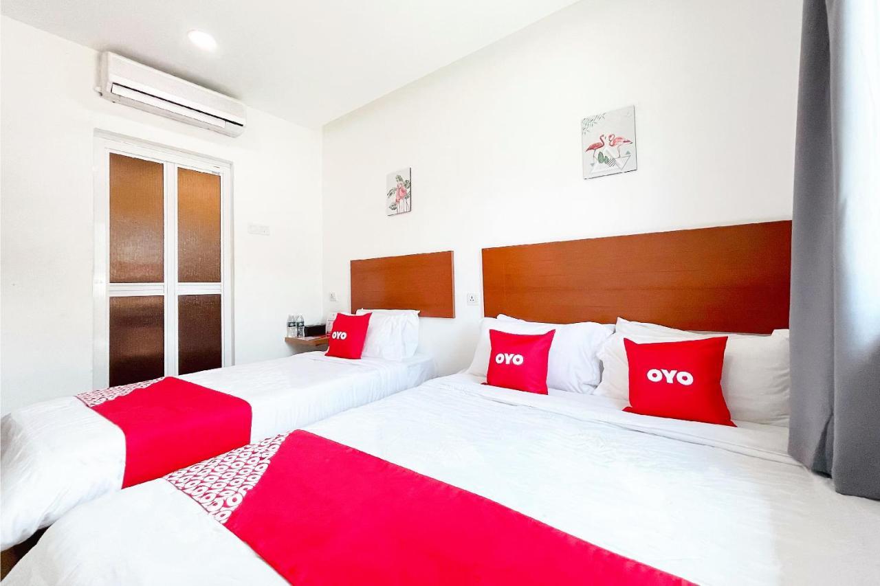 Oyo 90334 Mawlaya Hotel Байан-Лепас Экстерьер фото